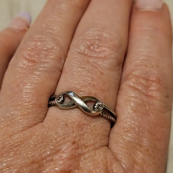 925 Silver Infinity Sign Ring With Side Detailing - Picture 3 of 8